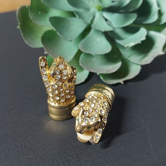 E004 Vintage Paved Crystal CLIP ON Goldtone Animal Earrings - Picture 1 of 13
